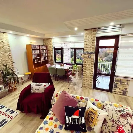 Old Town Stylish شقة